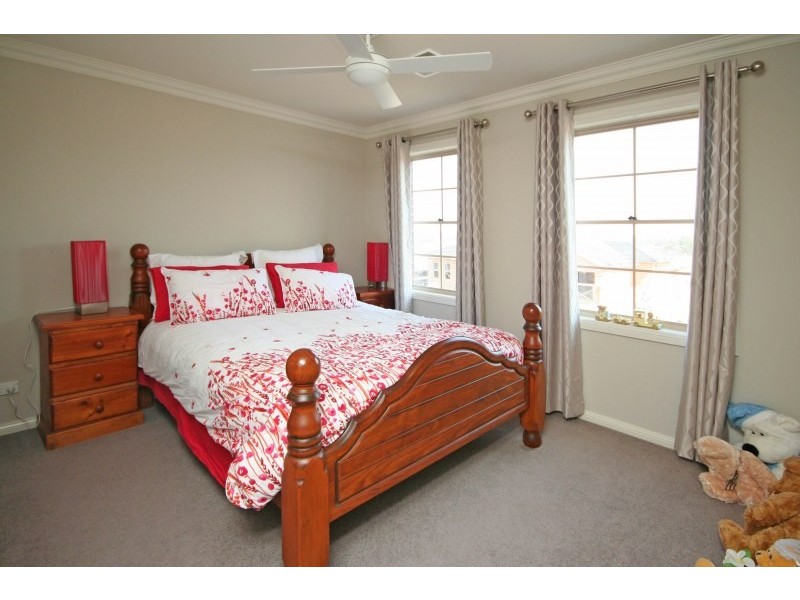 57 MacArthur Circuit, Camden Park NSW 2570