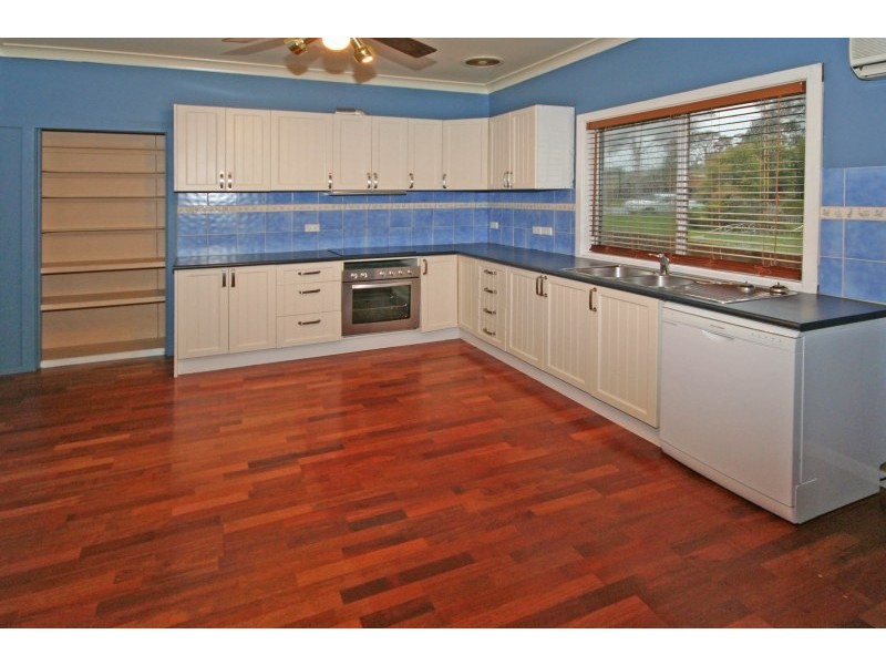 869 Montpellier Drive, The Oaks NSW 2570