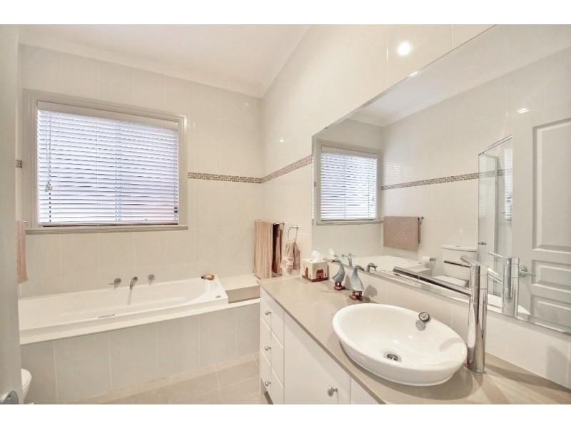 135 MacArthur Circuit, Camden Park NSW 2570