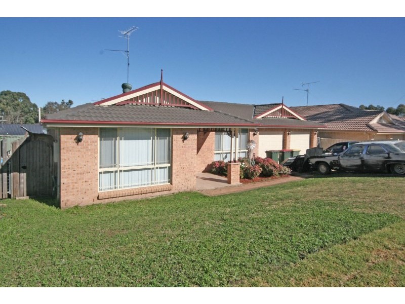 69 Downes Crescent, Currans Hill NSW 2567
