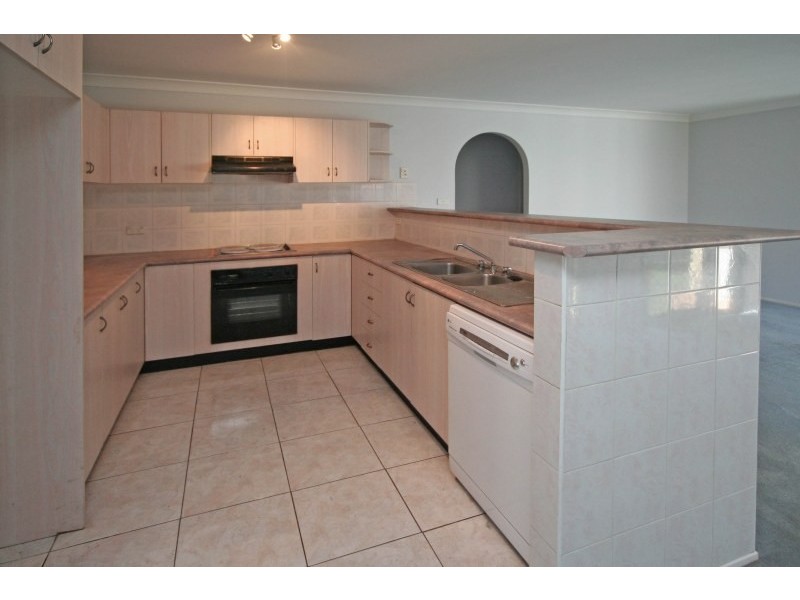 69 Downes Crescent, Currans Hill NSW 2567