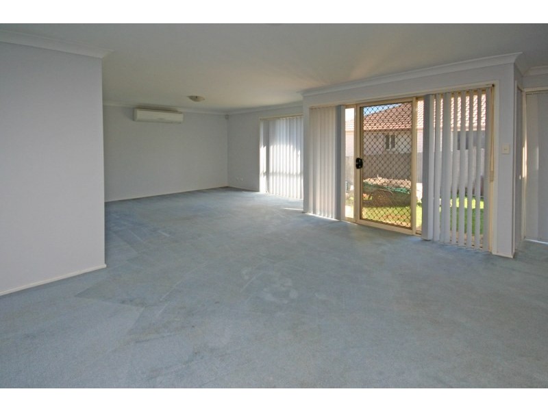 69 Downes Crescent, Currans Hill NSW 2567