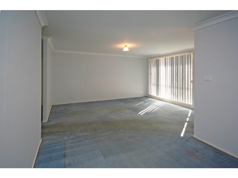 69 Downes Crescent, Currans Hill NSW 2567