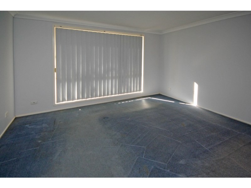 69 Downes Crescent, Currans Hill NSW 2567