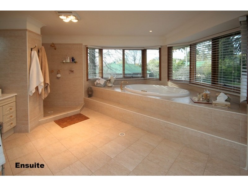 1 Acorn Grove, Elderslie NSW 2570