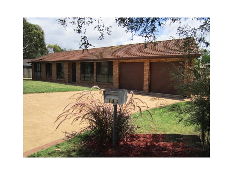 14 Farrendon Place, Mount Annan NSW 2567