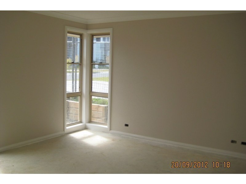 10 Hinton Street, Spring Farm NSW 2570
