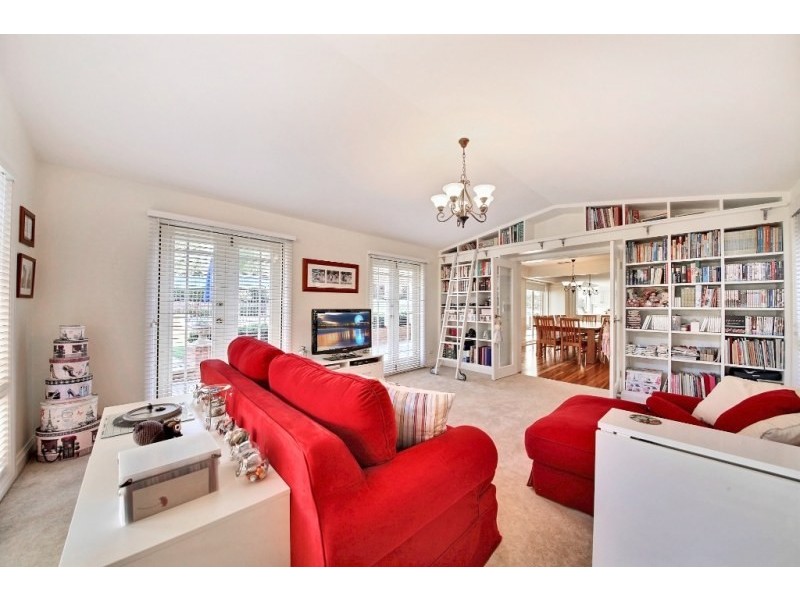 6 Willoughby Circuit, Grasmere NSW 2570