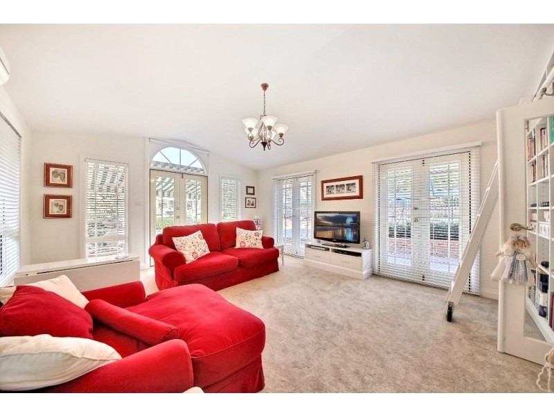 6 Willoughby Circuit, Grasmere NSW 2570