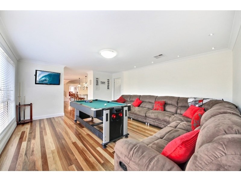 6 Willoughby Circuit, Grasmere NSW 2570