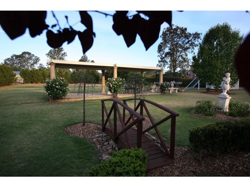 6 Willoughby Circuit, Grasmere NSW 2570