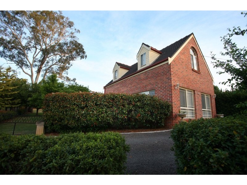 6 Willoughby Circuit, Grasmere NSW 2570