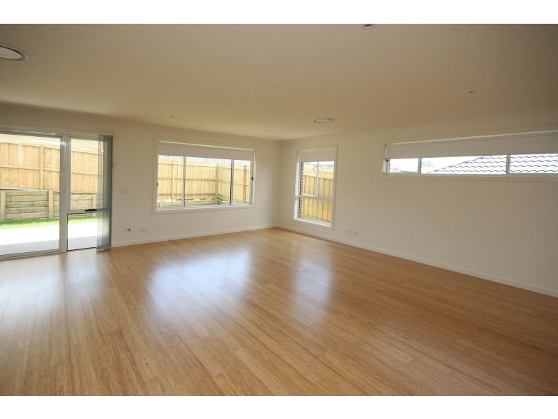 24 Young Circuit, Elderslie NSW 2570