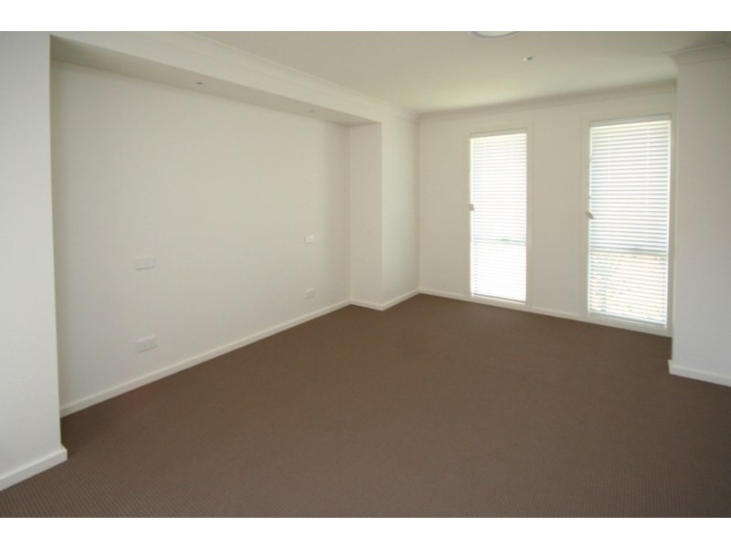 24 Young Circuit, Elderslie NSW 2570