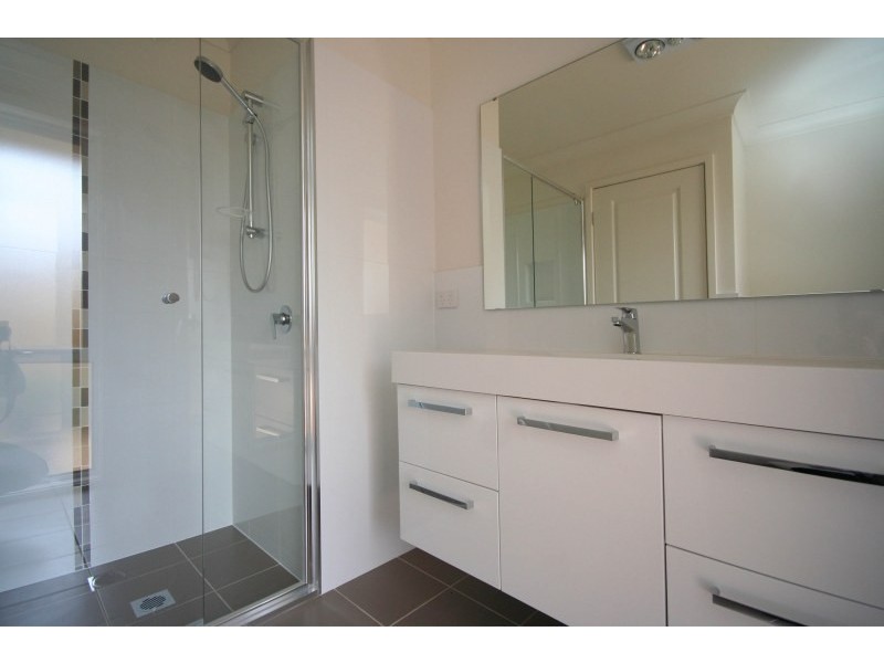 24 Young Circuit, Elderslie NSW 2570