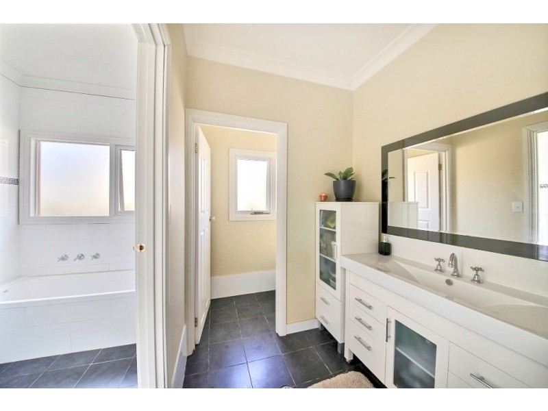 11/135 Moores Way, Glenmore NSW 2570