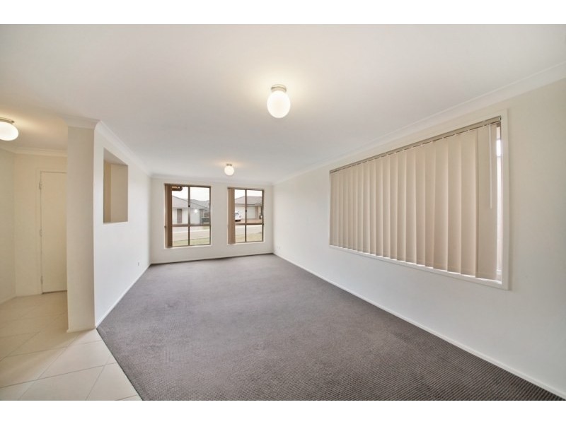 8 Gardiner Crescent, Elderslie NSW 2570