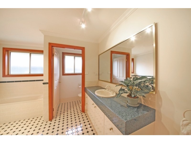 27 Montgomery Circuit, Narellan Vale NSW 2567