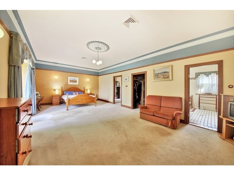 13 Sickles Drive, Grasmere NSW 2570