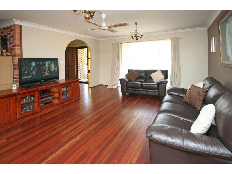 11 Cashmere Drive, Elderslie NSW 2570