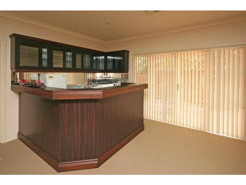 4 Lochview Crescent, Mount Annan NSW 2567