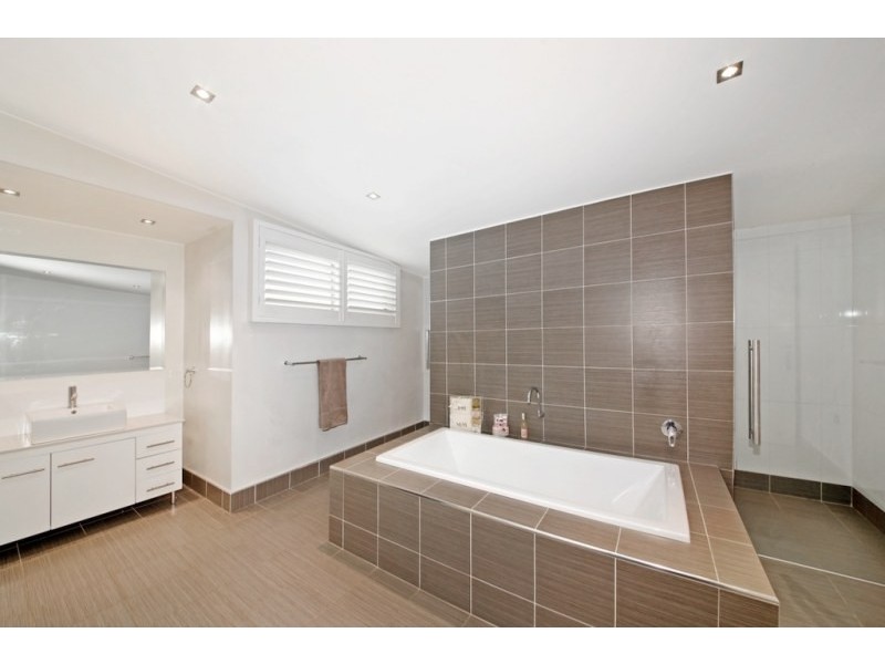 2 Crase Place, Grasmere NSW 2570