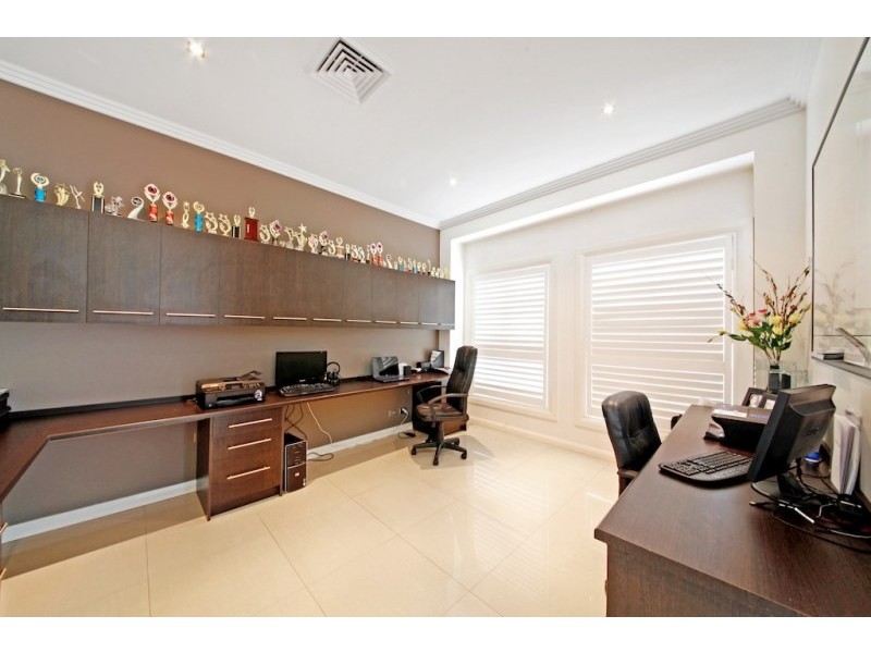 2 Crase Place, Grasmere NSW 2570