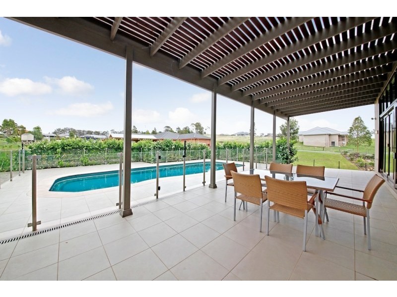 2 Crase Place, Grasmere NSW 2570