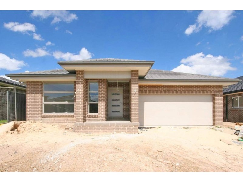 5 Discovery Circuit, Gregory Hills NSW 2557