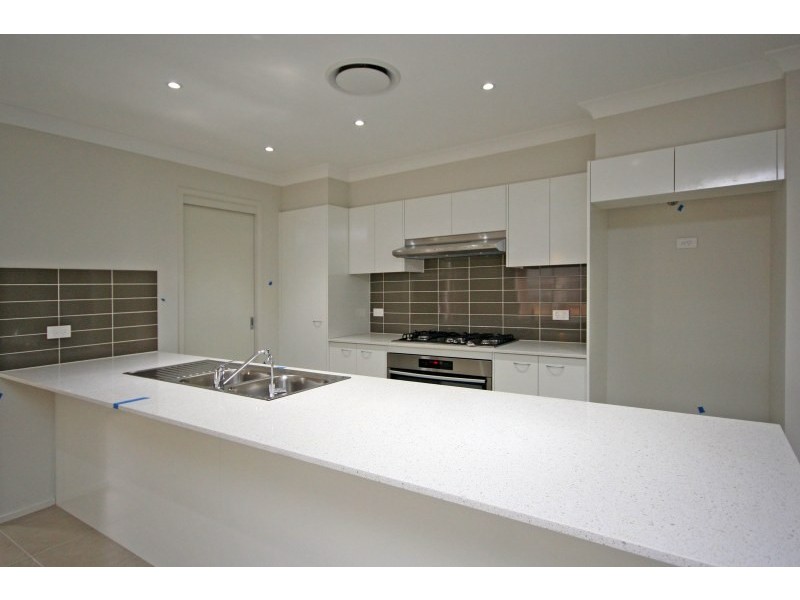 5 Discovery Circuit, Gregory Hills NSW 2557