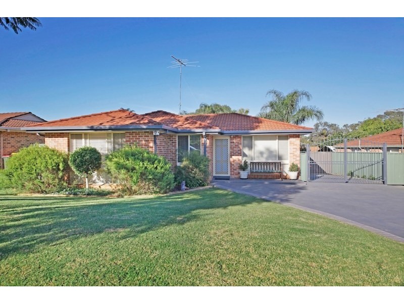 10 Nott Place, Mount Annan NSW 2567