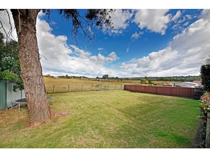 10 Glenbrook Place, The Oaks NSW 2570