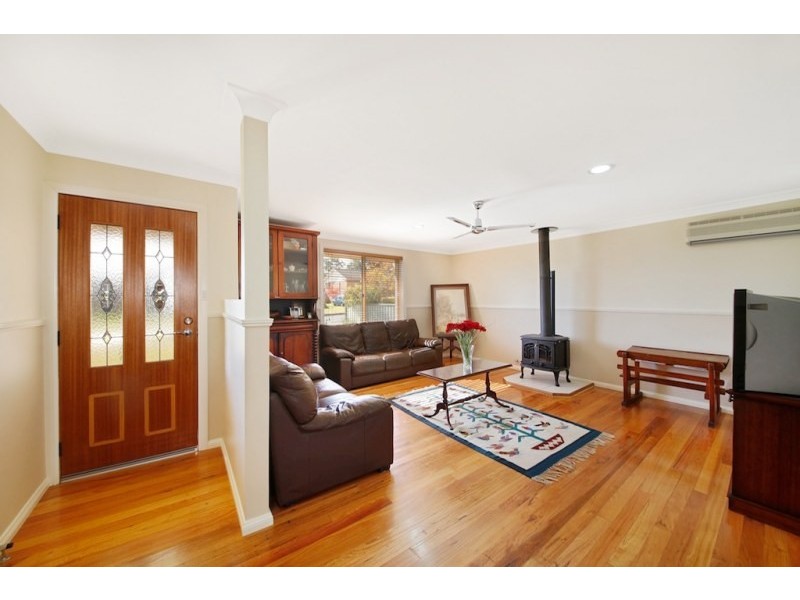 10 Glenbrook Place, The Oaks NSW 2570