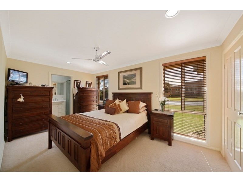 10 Glenbrook Place, The Oaks NSW 2570