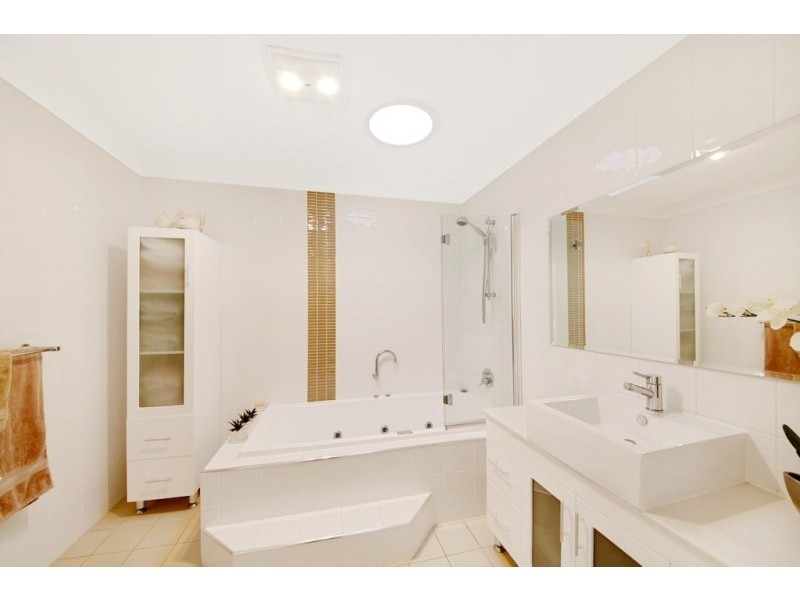 10 Glenbrook Place, The Oaks NSW 2570