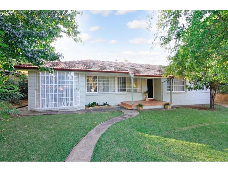 3 Adelong Place, Camden South NSW 2570