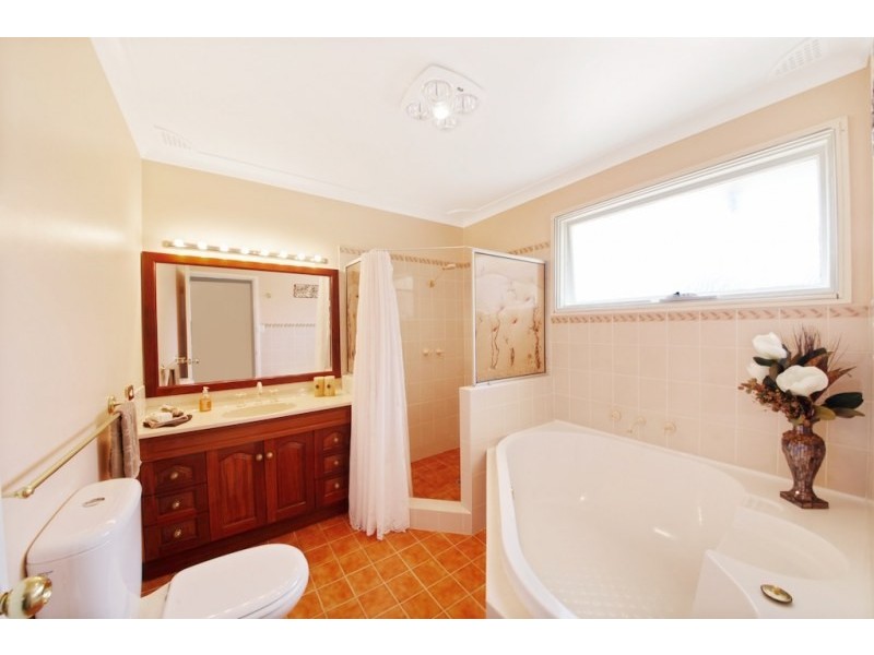 3 Adelong Place, Camden South NSW 2570