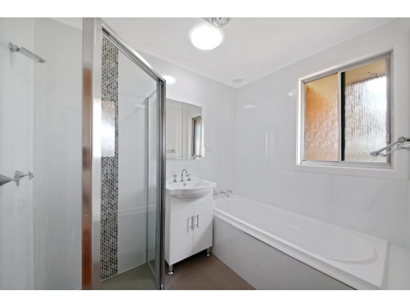 4 Cunningham Place, Camden South NSW 2570