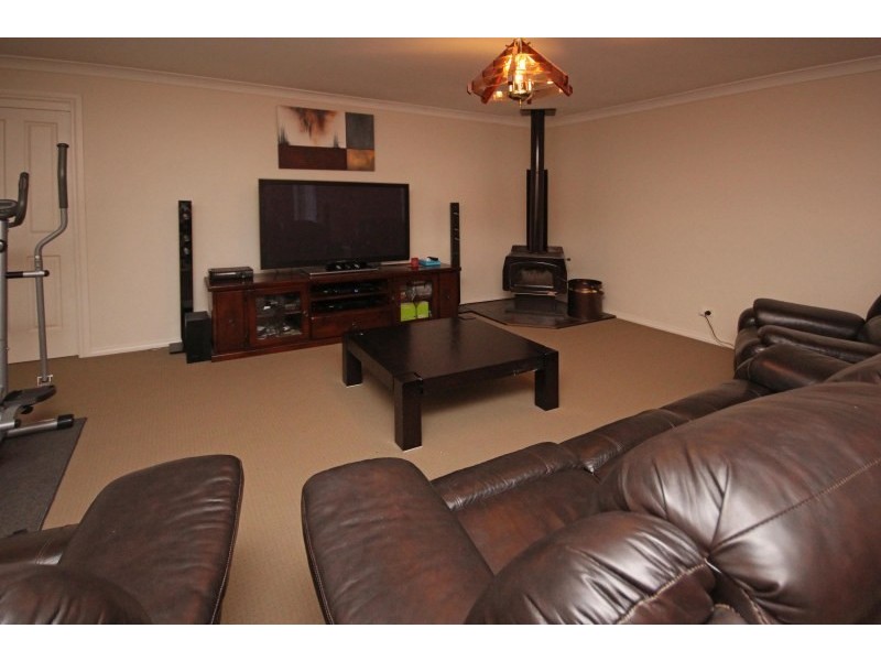 11 Smith Place, Mount Annan NSW 2567