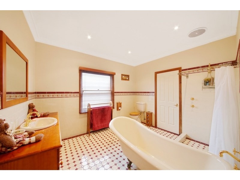 6 Remembrance Drive, Tahmoor NSW 2573