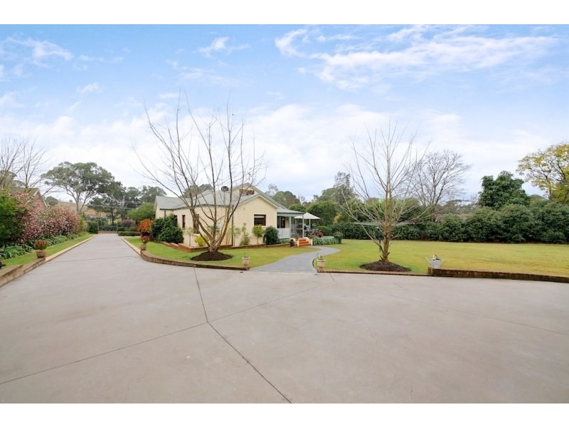 6 Remembrance Drive, Tahmoor NSW 2573