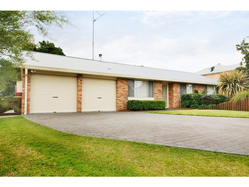 34 Russell Street, The Oaks NSW 2570