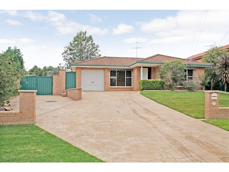 1 Devitt Crescent, The Oaks NSW 2570
