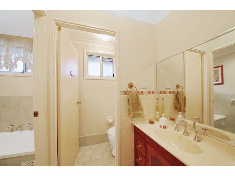 1 Devitt Crescent, The Oaks NSW 2570
