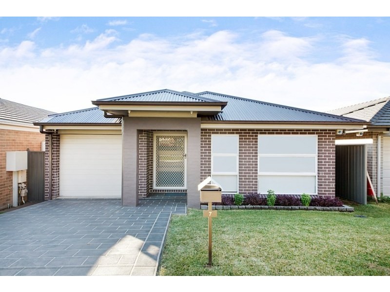 7 Butler Street, Gregory Hills NSW 2557