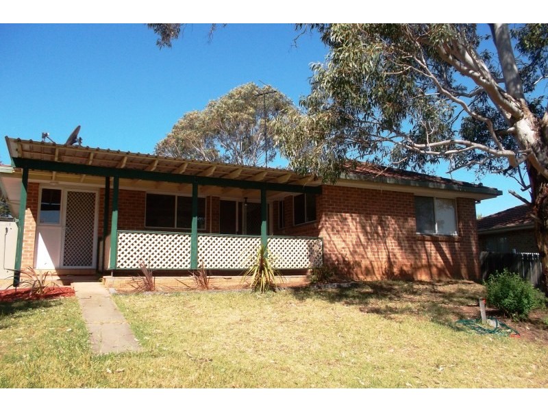 284 Welling Drive, Mount Annan NSW 2567