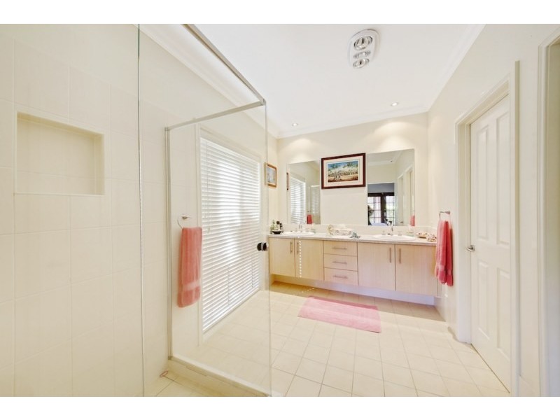 8 Bridgewater Boulevard, Camden Park NSW 2570