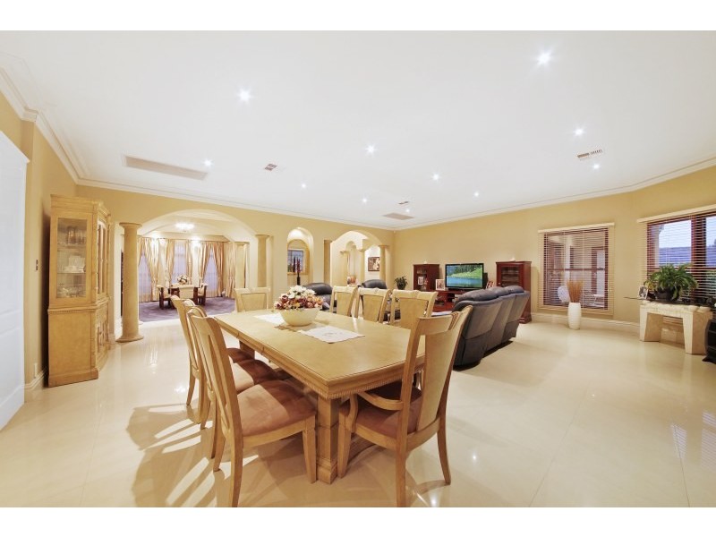 15 Pepperfields Place, Grasmere NSW 2570