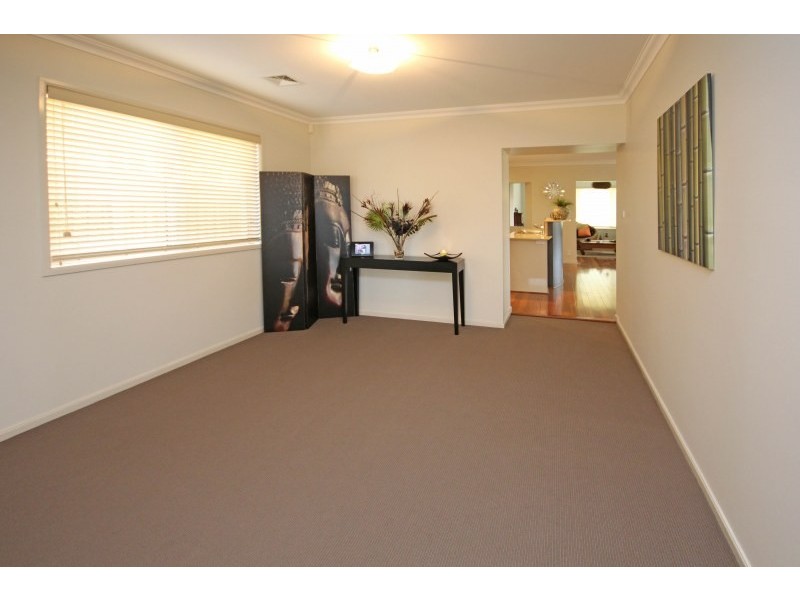 8 Jackey Drive, Camden Park NSW 2570