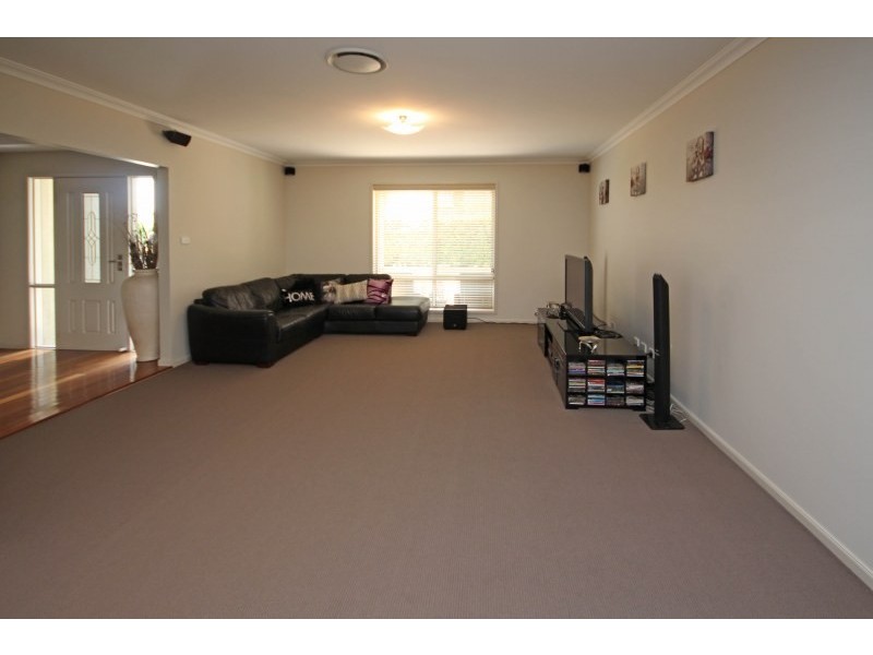 8 Jackey Drive, Camden Park NSW 2570